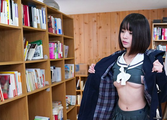 PFES-016羞羞可爱的清纯小美女丘えりな(丘惠理奈)挑战校园戏，你的初恋小情人是她吗？