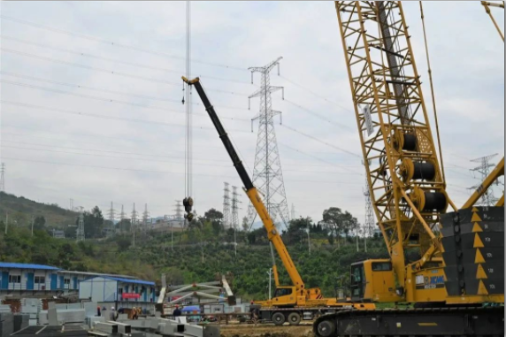 项目建设进行时 | 三峰环境奉节项目第一榀钢架吊装成功